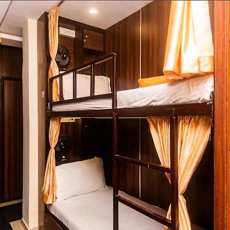 Almas Dormitory 24 Hours Aircondition 孟买 外观 照片