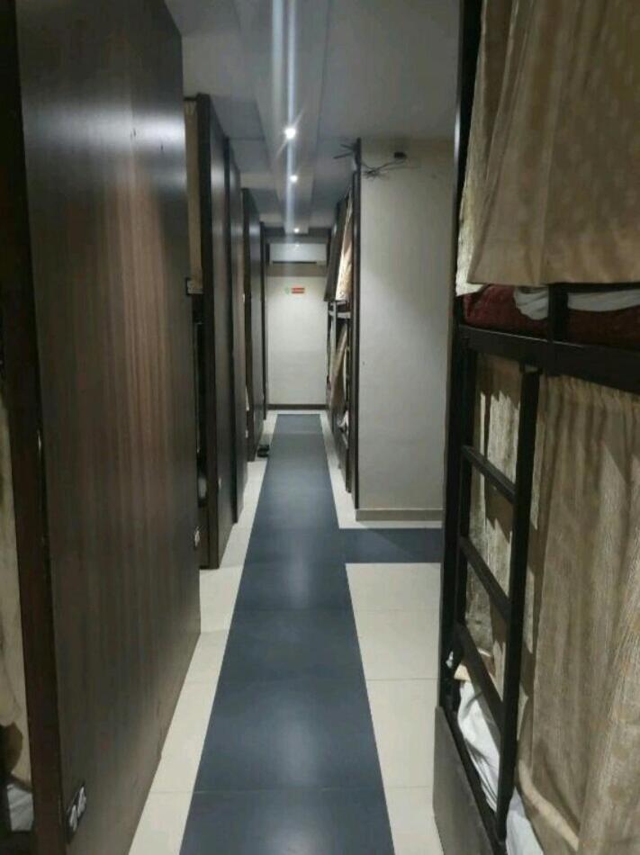 Almas Dormitory 24 Hours Aircondition 孟买 外观 照片