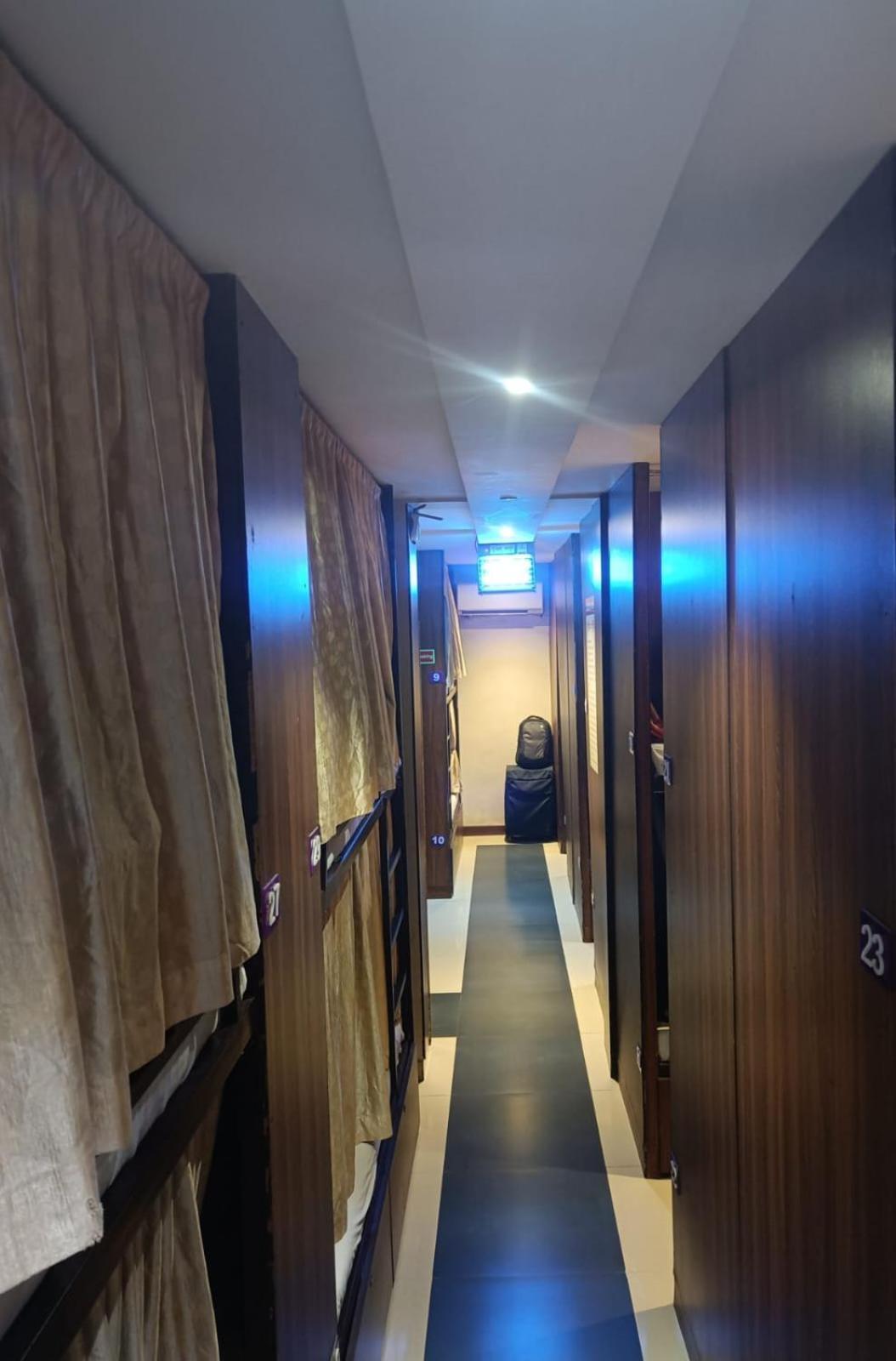 Almas Dormitory 24 Hours Aircondition 孟买 外观 照片