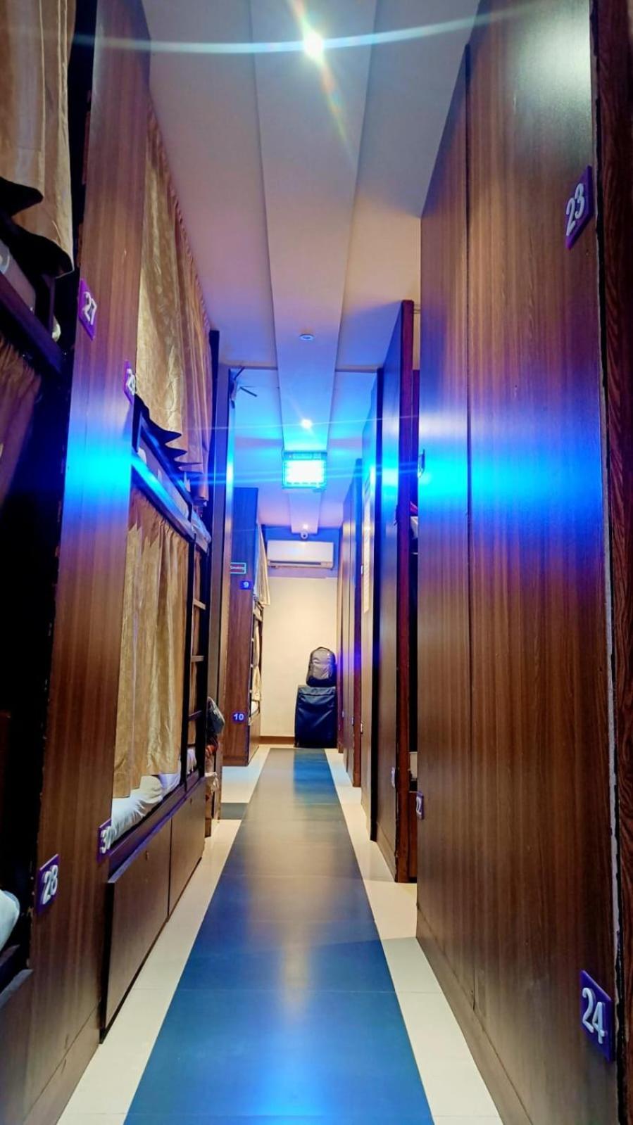 Almas Dormitory 24 Hours Aircondition 孟买 外观 照片