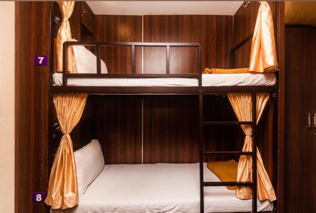 Almas Dormitory 24 Hours Aircondition 孟买 外观 照片