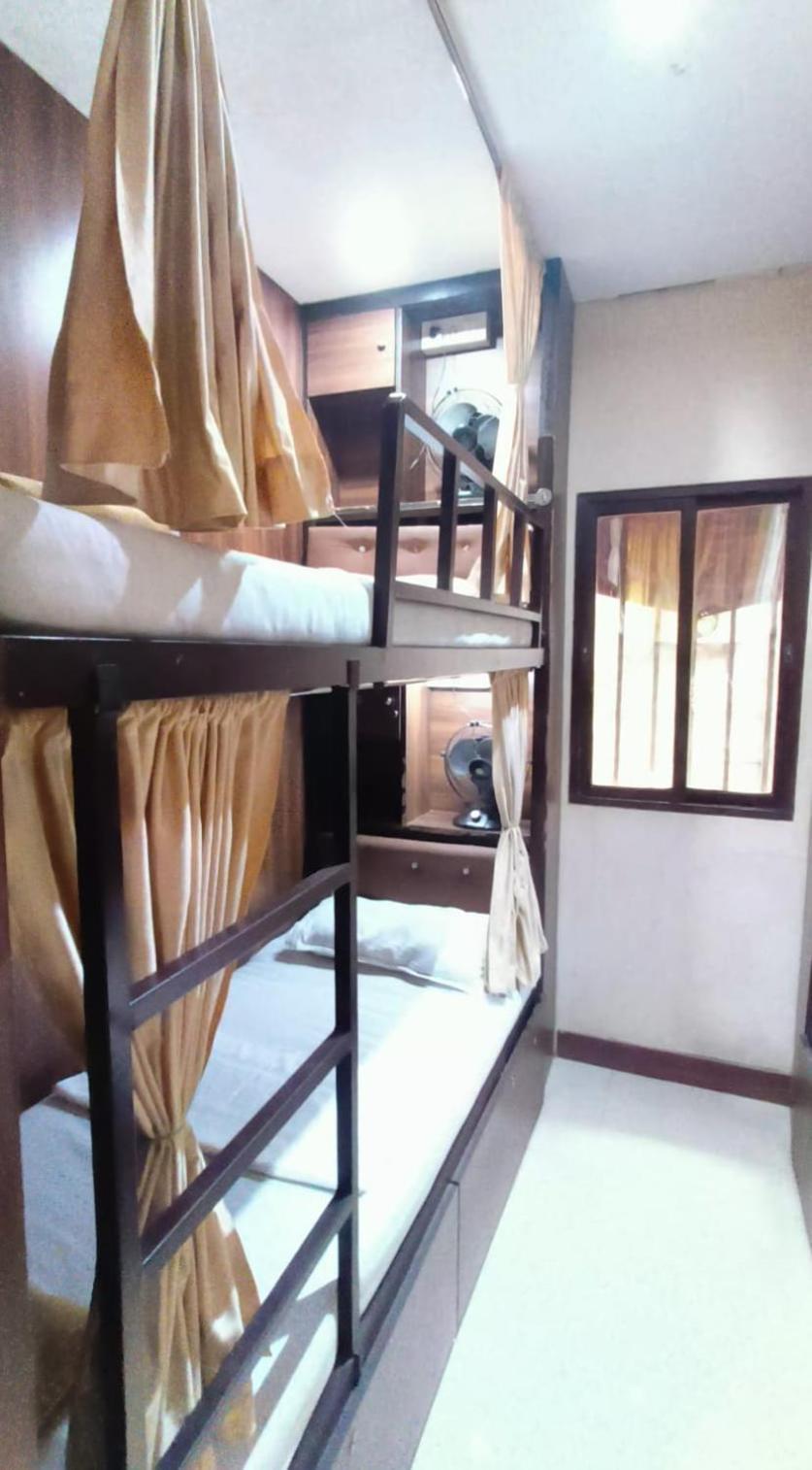 Almas Dormitory 24 Hours Aircondition 孟买 外观 照片