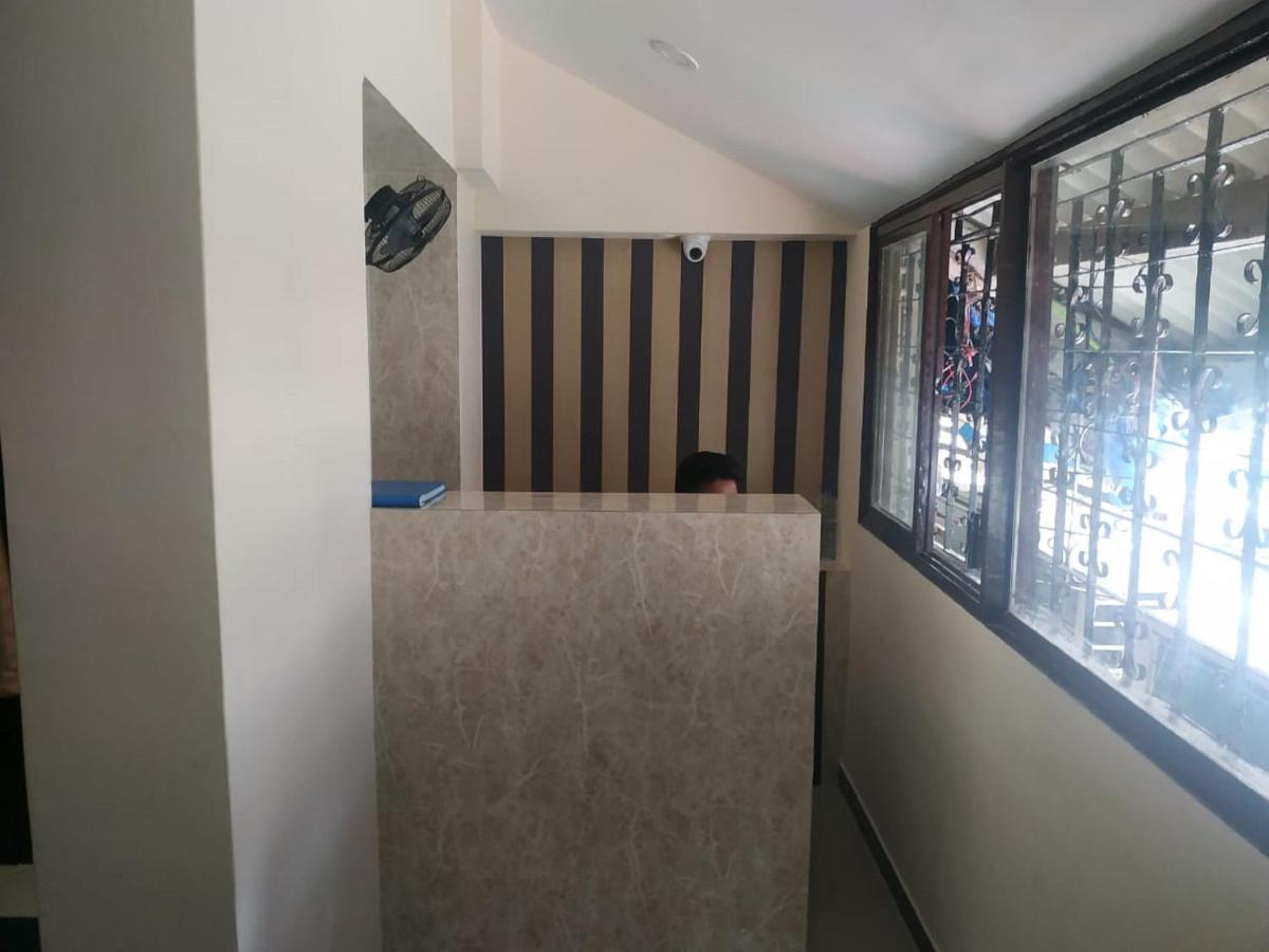 Almas Dormitory 24 Hours Aircondition 孟买 外观 照片