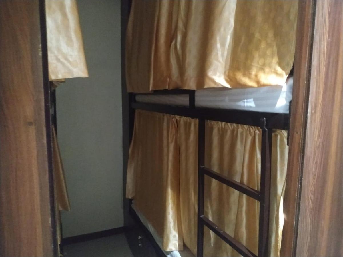 Almas Dormitory 24 Hours Aircondition 孟买 外观 照片