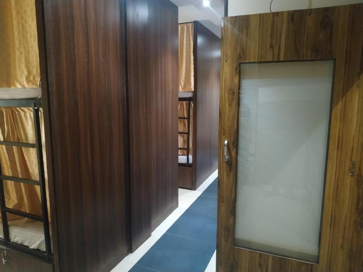 Almas Dormitory 24 Hours Aircondition 孟买 外观 照片